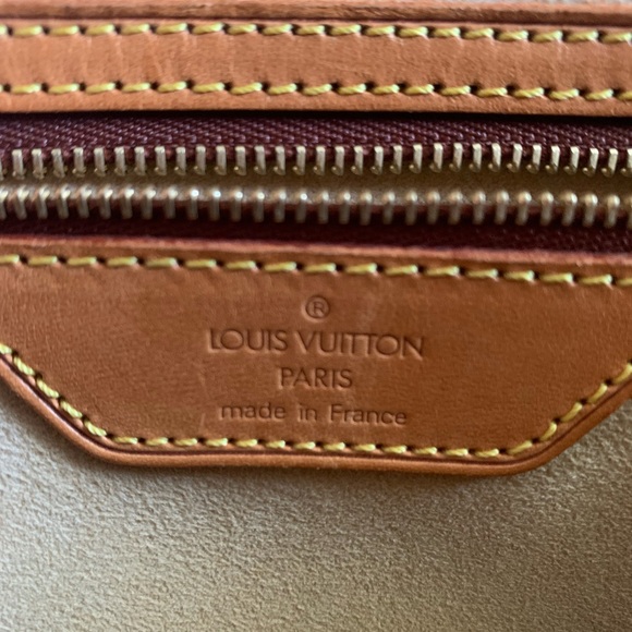 Louis Vuitton tote - Picture 14 of 16